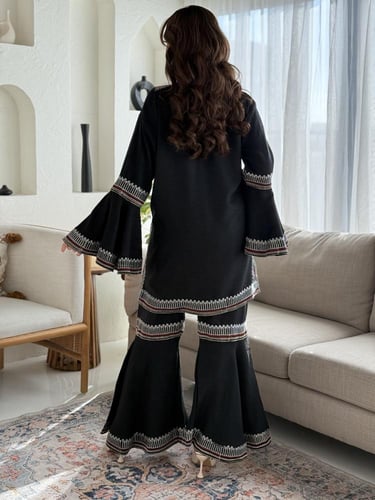 طقم يوم التأسيس - تصميم تراثي فاخر