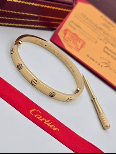 اسواره ماركة كارتير الأكثر طلبا 2025