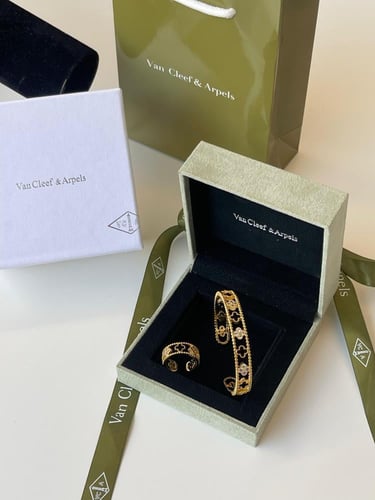 خاتم واسوارة مرصعة زركون احجار ملونه نسائية فنكليف...