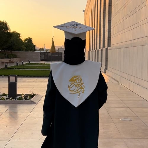 عبايه تخرج لون زيتي تطريز حسب الطلب 2025