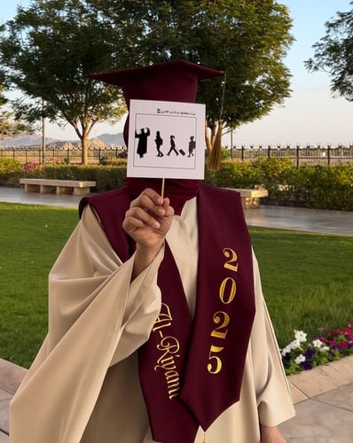 عبايات تخرج بتصاميم مميزة