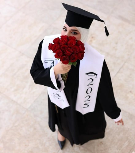 عباية تخرج لون اسود وشاح ابيض