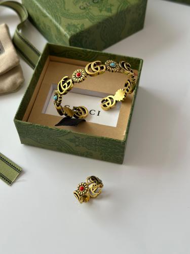 أسوارة وخاتم قوتشي احجار ملونه