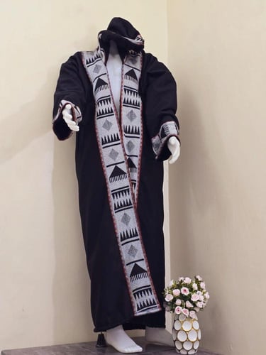 فروه شتوية بلون اسود رصاصي بنقشة السدو للرجال والن...