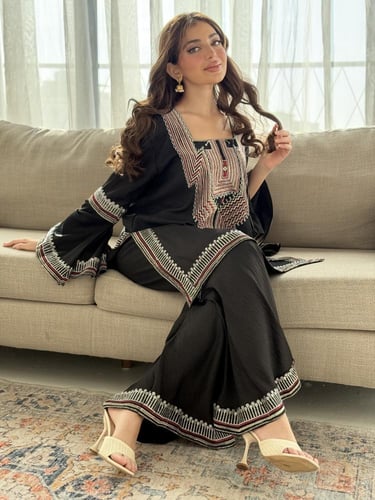 طقم يوم التأسيس - تصميم تراثي فاخر