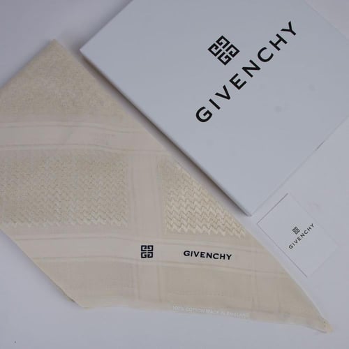 شماغ بيج ماركة جفنشي الهبة الجديد