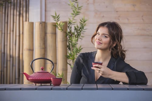 أبريق شاي ياباني سيراميك و معدني 0.8 لتر - أحمر