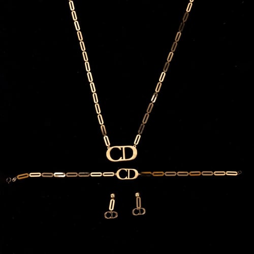 طقم ذهب صافي بتصميم ايقونيآ ديور Dior الفاخرة