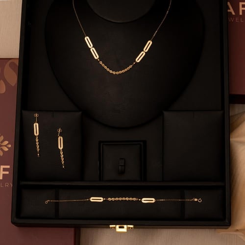 طقم ذهب صافي بتصميم المبروم الفاخرة