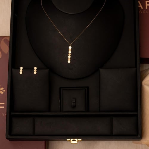 طقم ذهب صافي بتصميم ملفت