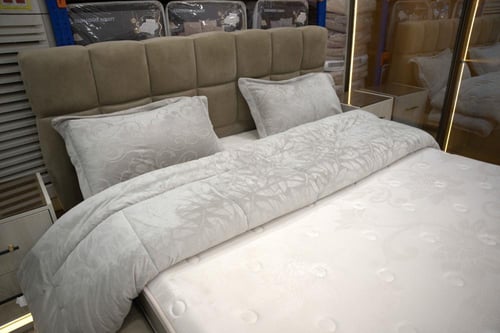 سرير الهِبَة نفرين 200×200 سم – أناقة وراحة تدوم