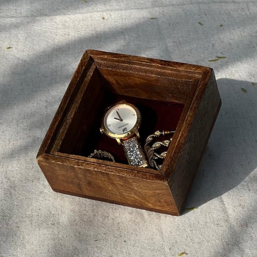 علبة العيد الخشبية