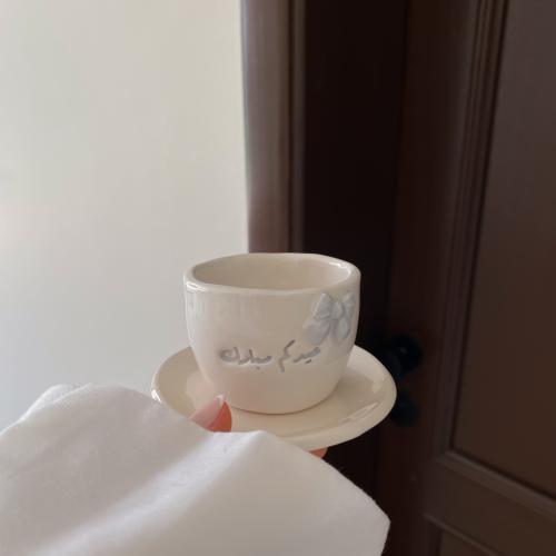 كوب اسبريسو وصحن فيونكة