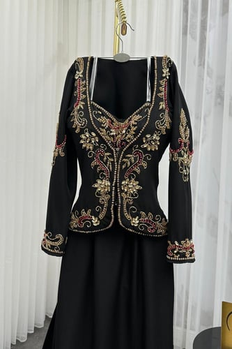 فستان سهره قطعتين المزين بالتطريز اليدوي