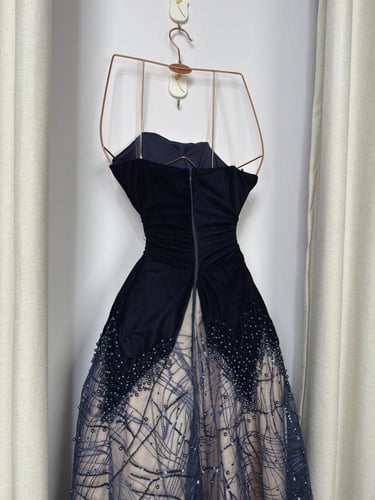 فستان سهره مخمل على تل المزين بالتطريز