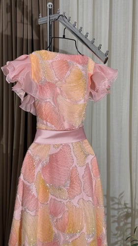 فستان سهره فخم المزين بالتطريز