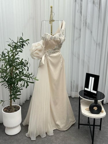 فستان سهره تفته كوري كلفه مطرزه المزين بالكسرات بو...