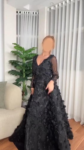 فستان سهره اسود تل مورد المزين بالتطريز فصوص وجيبو...