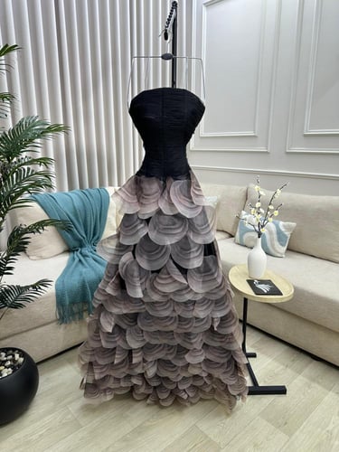 فستان سهره صدر تفته وتل دبل كلوش مزين بالطبقات بشك...