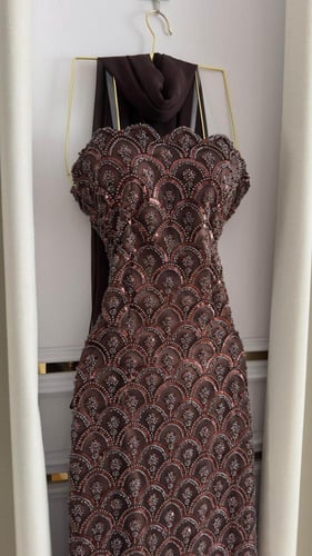 فستان سهره المزين بالتطريز شك