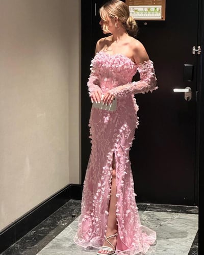 فستان سهره ماسك المزين بالورود والتطريز بشكل كثيف...