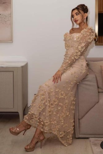 فستان سهره تل المزين بالورود البارزه المطرزه