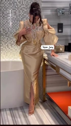 فستان ميكادو المزين بالتطريز اليدوي