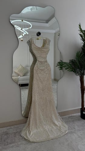 فستان سهره فخم المزين بالتطريز