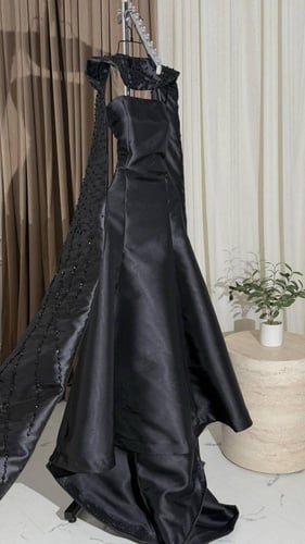 فستان ميكادو المزين بالتطريز اليدوي