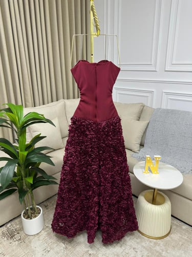 فستان سهره صدر باربي المزين بالتطريز اليدوي وقماش...