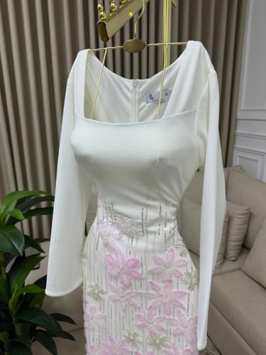 فستان انيق بخامة الباربي مزين بالكلفه المطرزه المت...