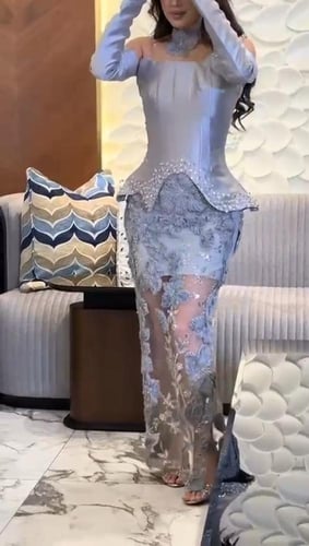 طقم فخم قطعتين بلوزه تنوره الخامه مياكدو وورود مزي...