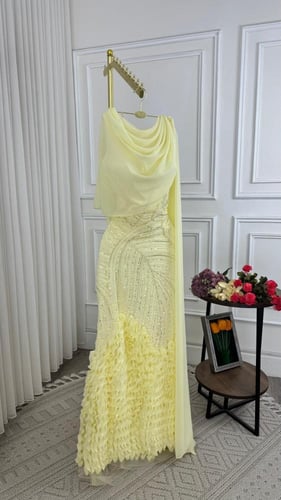 فستان سهره المزين بالتطريز وشيفون جورجيت