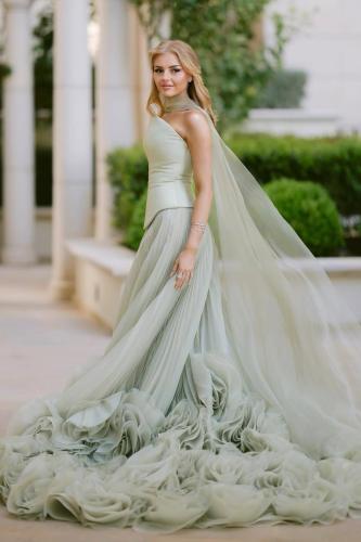 فستان سهره اورجنزا دبل كلوش المزين بالورود البارزه...