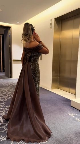 فستان سهره المزين بالتطريز ذيل اورجنزا