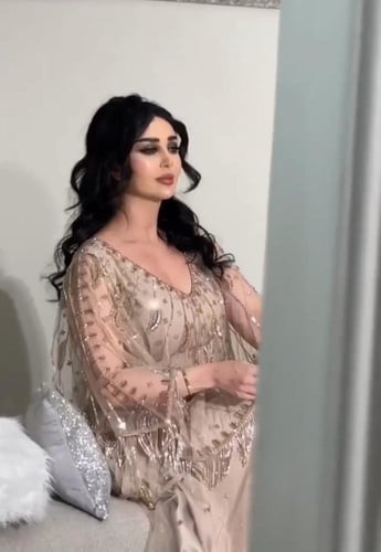 فستان تل المزين بالشك اليدوي والبطانه تفته