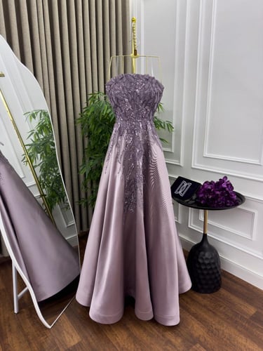 فستان سهره ميكادو المزين بالكلفه المطرزه