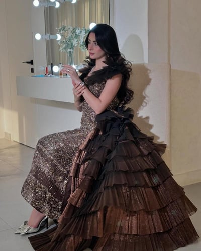 فستان سهر فخم المزين بطبقات الشانتون الا