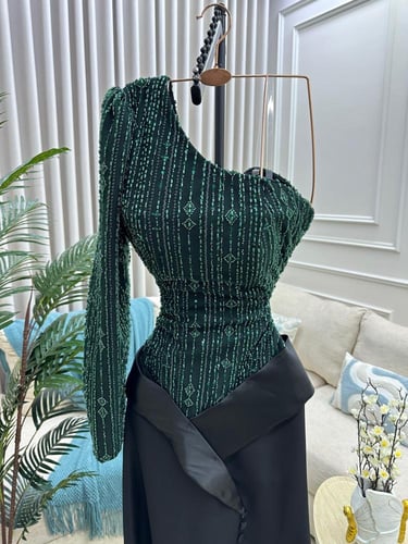 فستان سهره باربي المزين بالكلفه المطرزه