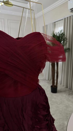 فستان سهره تل المزين بالكلفه المورده