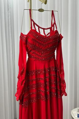 فستان شيفون جورجيت المزين بالتطريز اليدوي