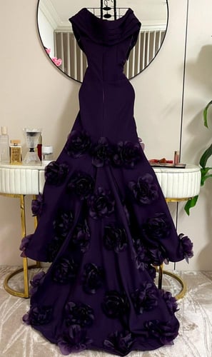 فستان باربي المزين بالورود البارزه قصات ليزر