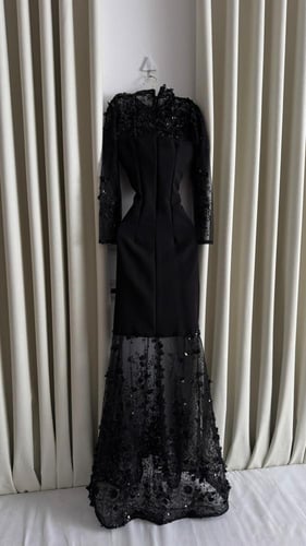 فستان سهره باربي وتل مزين بالورود والتطريز