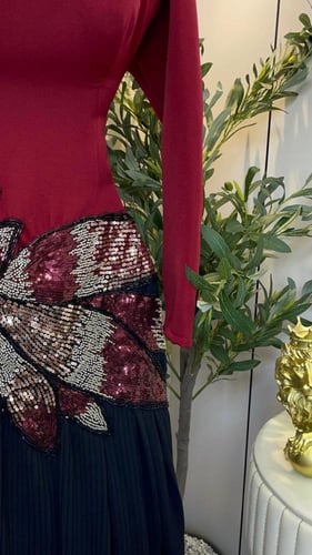 فستان باربي المزين بالكلفه المطرزه