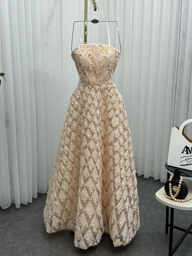 فستان سهره فخم المزين بالشك والتطريز