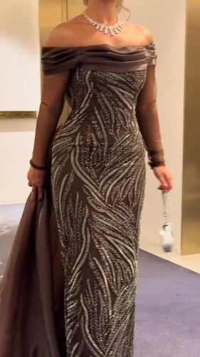 فستان سهره المزين بالتطريز ذيل اورجنزا