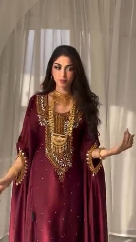 جلابيه تفته المزينه بالتطريز اليدوي الفخم على القم...