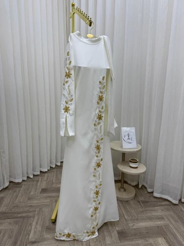 فستان باربي المزين بالتطريز اليدوي