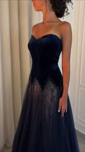 فستان سهره مخمل على تل المزين بالتطريز