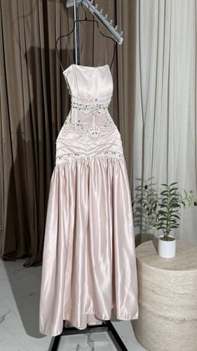 فستان سهره تفته المزين بالتطريز اليدوي كرستال